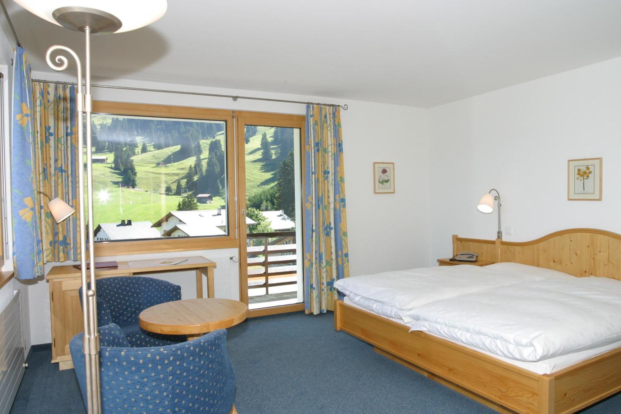 Hotel Alpina Парпан Екстериор снимка